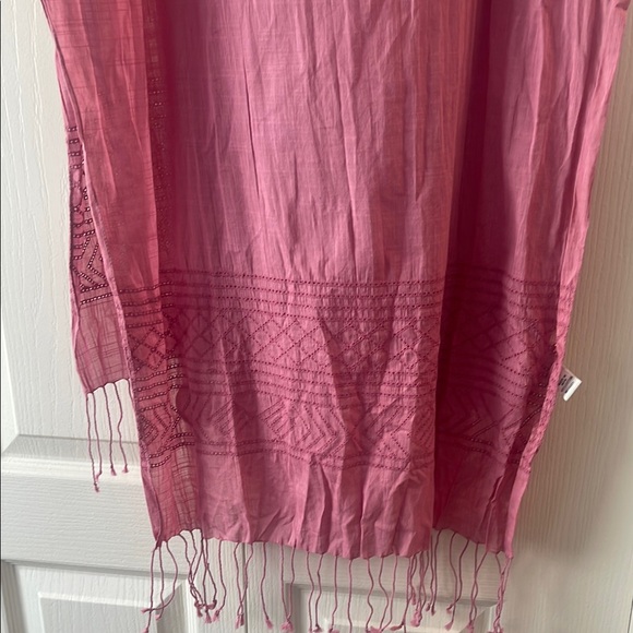 NWOT Pink Fringe Scarf - Picture 3 of 5